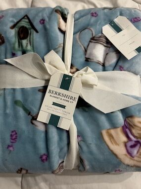 Berkshire VelvetSoft Sky Blue Printed Oversized Throw